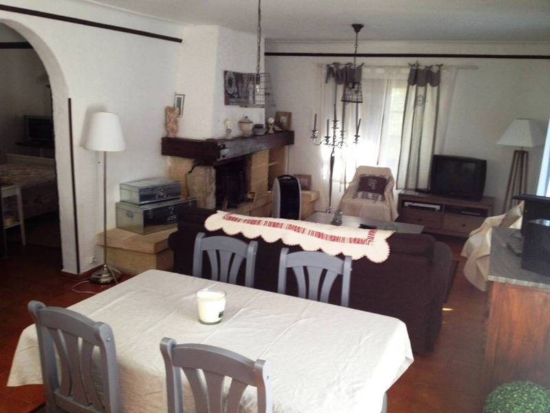 salon salle à manger de la maison d'amis à la vente à Menerbes