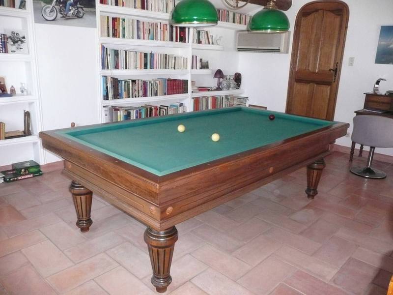 A vendre propriété avec salle de billard dans le Luberon