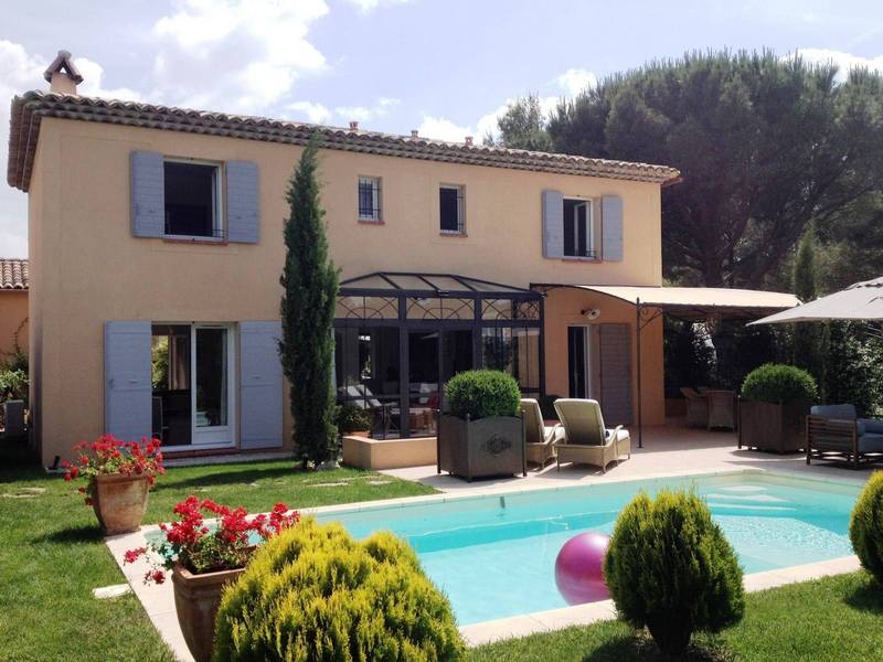 Villa à la vente sur le Golf de Pont Royal