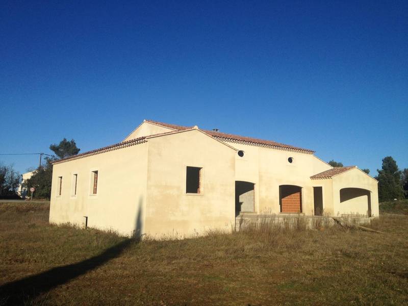 Lacoste villa neuve à terminer face au Luberon