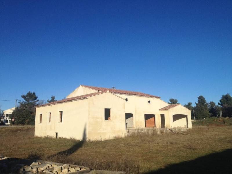 A vendre maison neuve à terminer à Lacoste