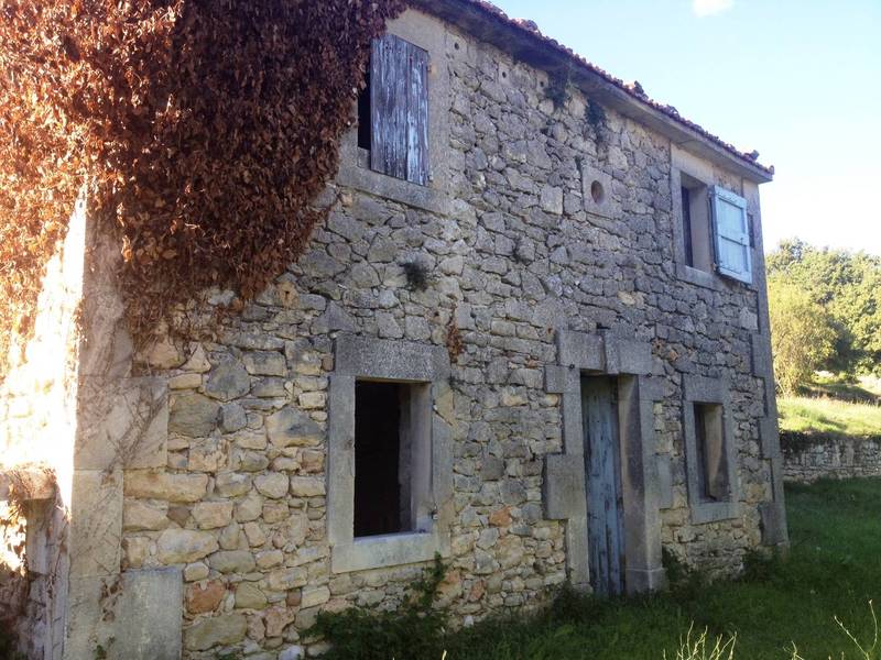 A vendre Mas de village à restaurer à Lacoste