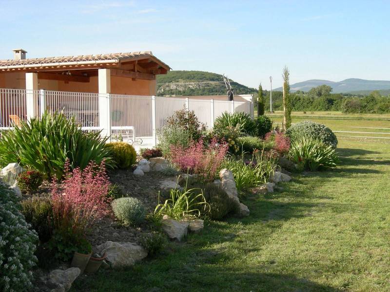 Piscine sécurisée dans cette propriété à la vente à Sault