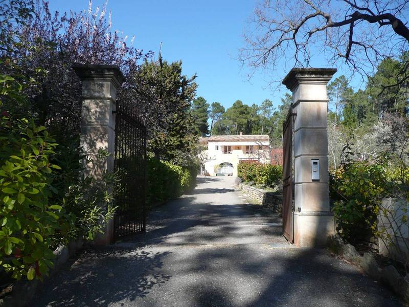 A vendre maison de village avec jardin et piscine à Roussillon