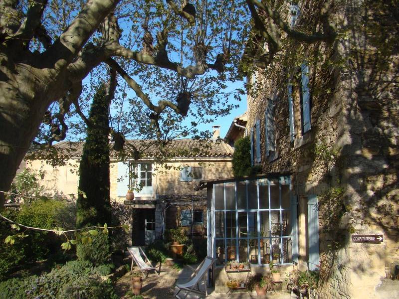 Hameau à vendre dans le triangle d'or du Luberon
