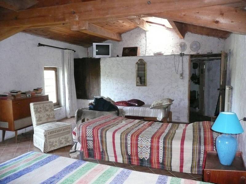 Maison en Pierre à vendre à Goult dans le Parc naturel régional du Luberon avec jardin et piscine bassin