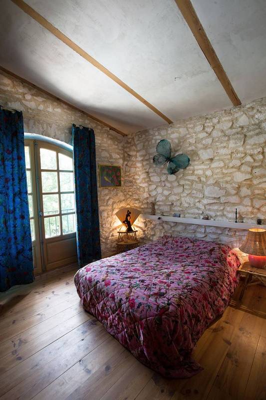 Forcalquier à quelques kilomètres bergerie en pierre rénovée à vendre