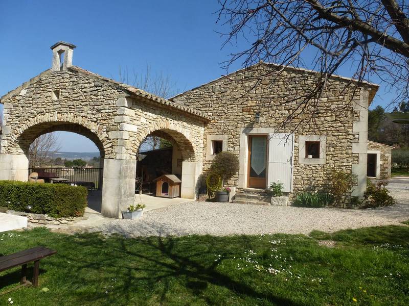 Luberon mas en pierre à la vente