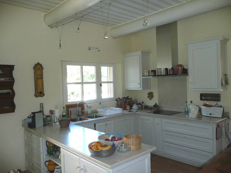 vente à Menerbes d'une maison de plain peid avec jardin et piscine