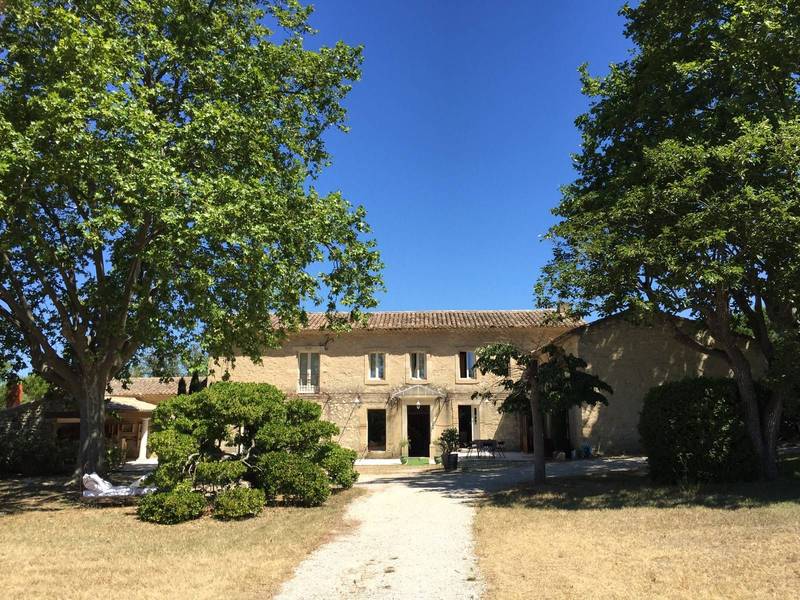 Mas entièrement restauré dans le Luberon