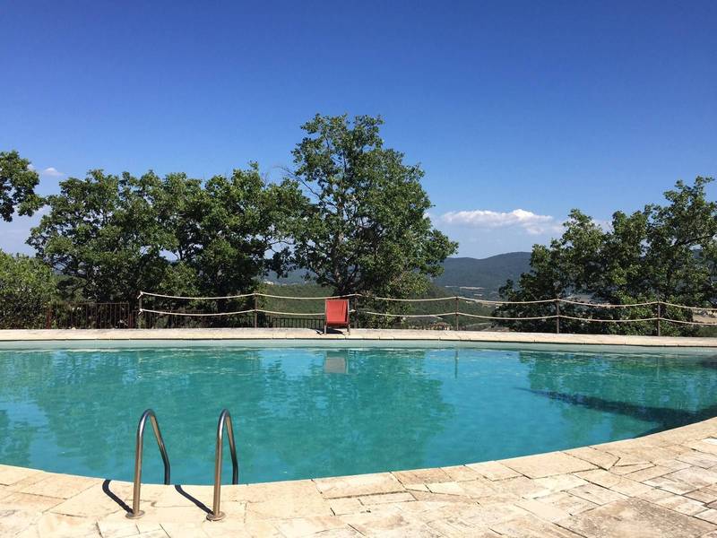 Piscine en copropriété avec vue panoramique avec cette bergerie à restaurer à la vente