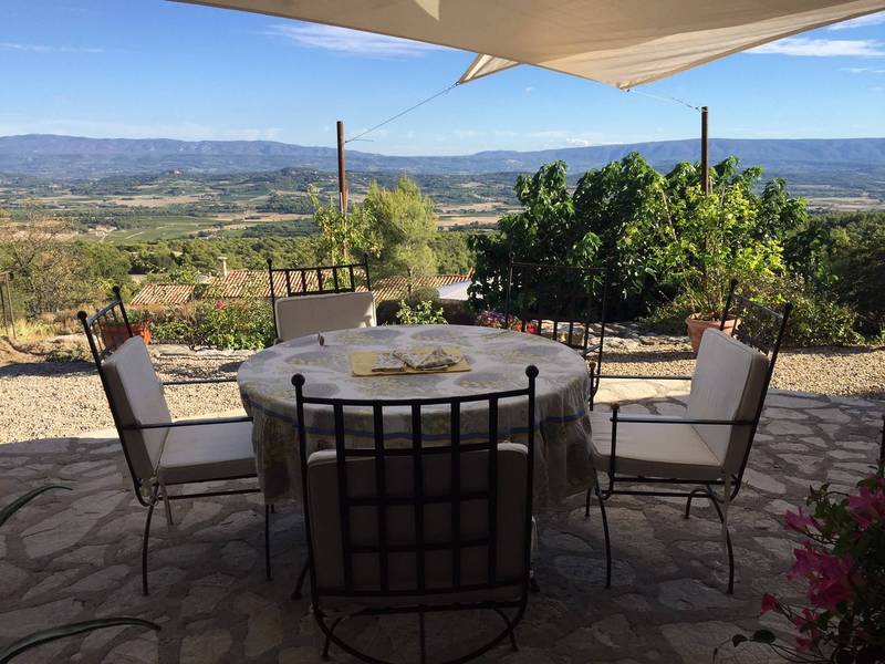Vue panoramique dans cette ancienne bergerie restaurée près de Gordes