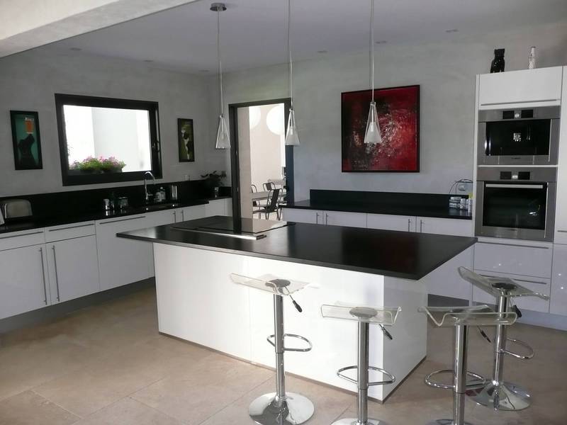 Maison à vendre à Cabrières d'Avignon avec cuisine contemporaine