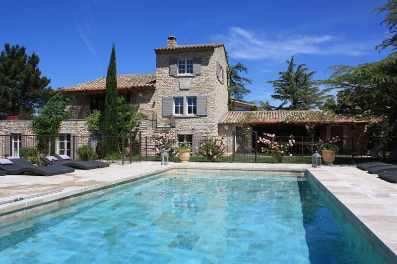 Luberon propriété en situation dominante avec vue