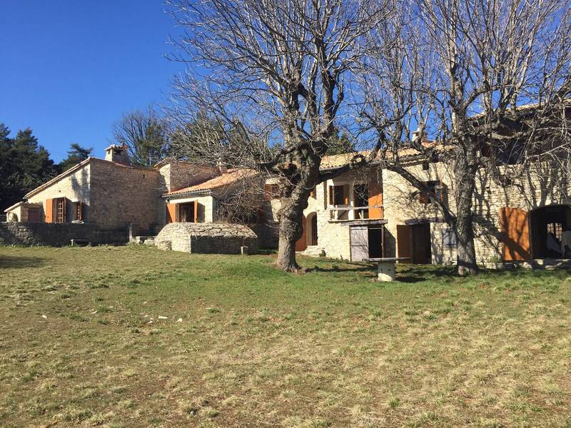 Superbe environnement pour cette propriété à vendre au pays de la lavande