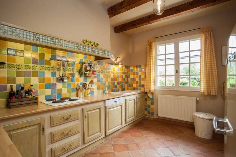 Maison de plain-pied avec jardin piscine et vue sur le Luberon