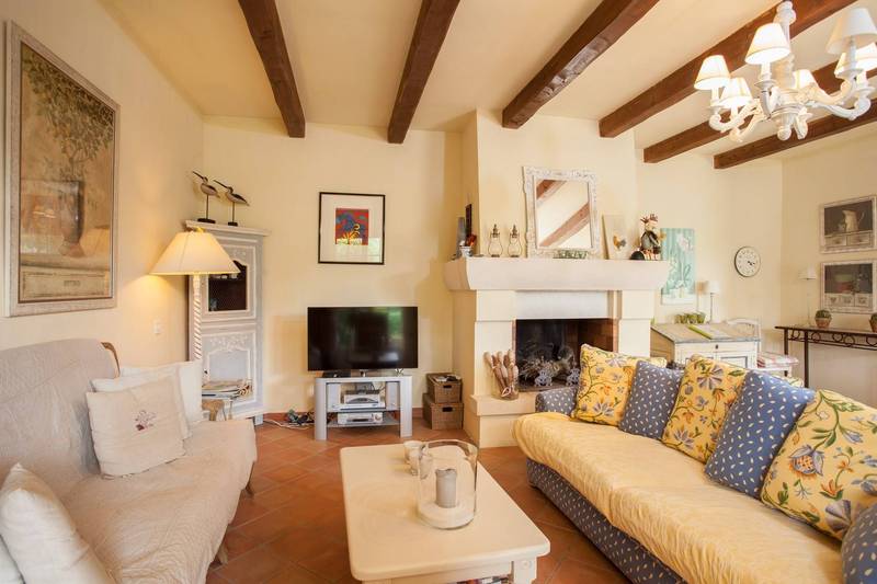 Maison de plain-pied avec jardin piscine et vue sur le Luberon