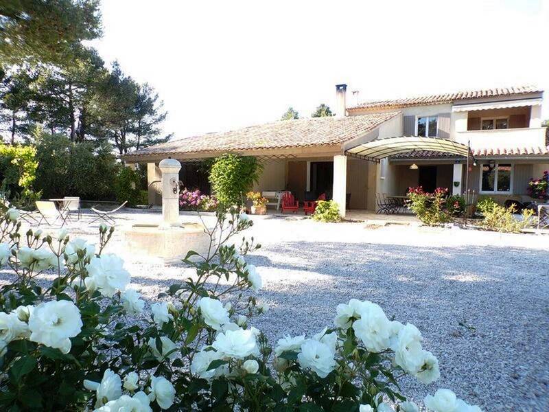 Colline Saint Jacques villa en vente avec jardin piscine et 2 gites