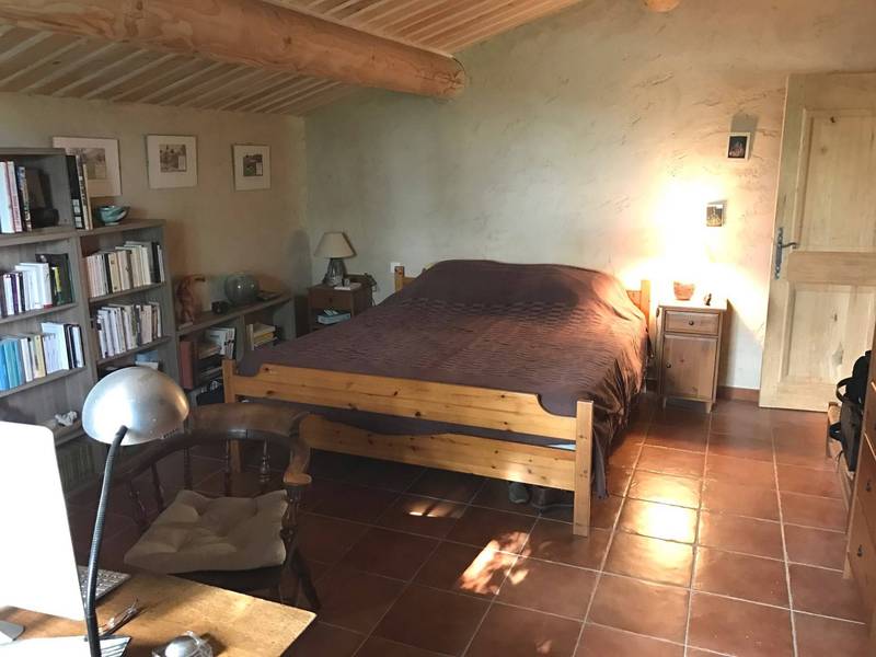 Villa à vendre à Viens avec une superbe vue sur la montagne du Luberon