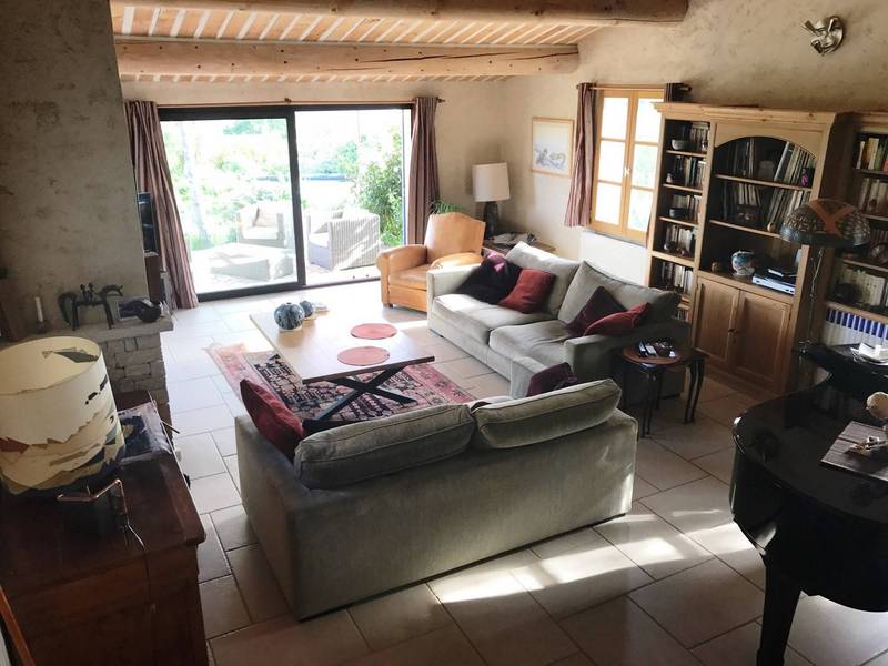 Villa à vendre à Viens avec une superbe vue sur la montagne du Luberon