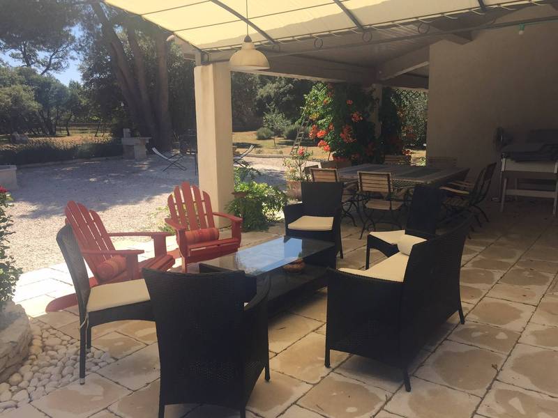 Villa à vendre dans le Luberon avec jardin, piscine et gite