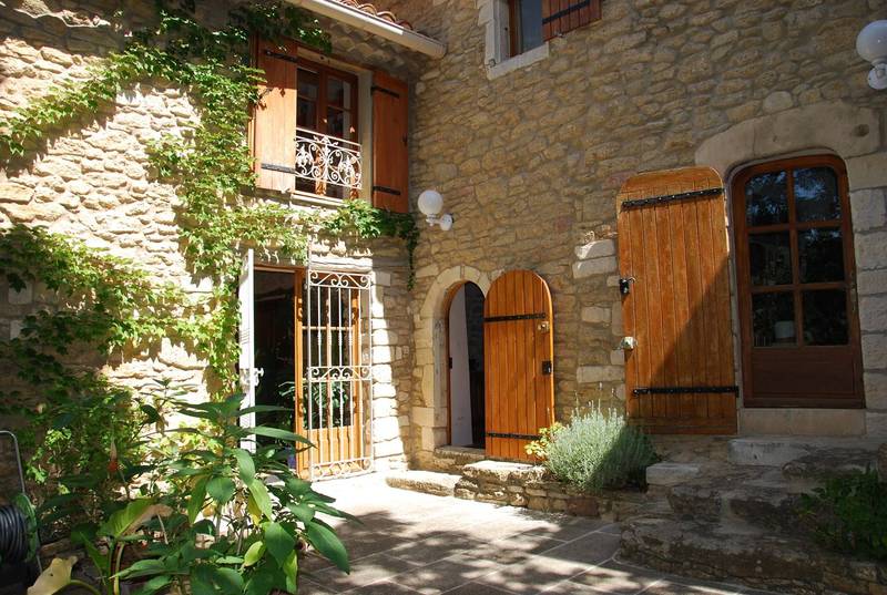 Ancienne bergerie restaurée à vendre à Oppède avec une belle vue sur le Luberon