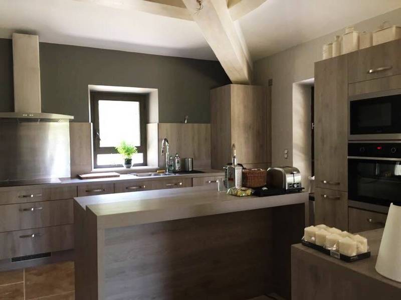 Bergerie en pierre rénovée à vendre à Menerbes avec une superbe vue