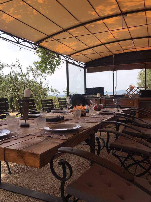 Bergerie en pierre rénovée à vendre à Menerbes avec une superbe vue