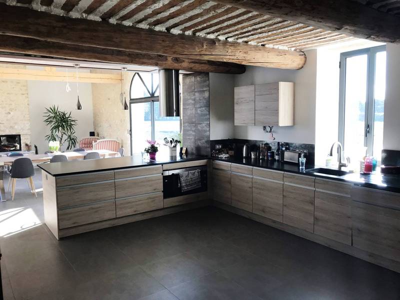 Mas entièrement restauré à la vente proche de l'Isle sur la Sorgue avec jardin et piscine