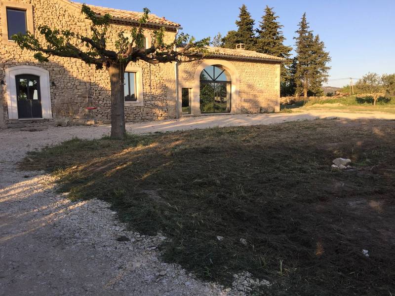 Mas entièrement restauré à la vente proche de l'Isle sur la Sorgue avec jardin et piscine