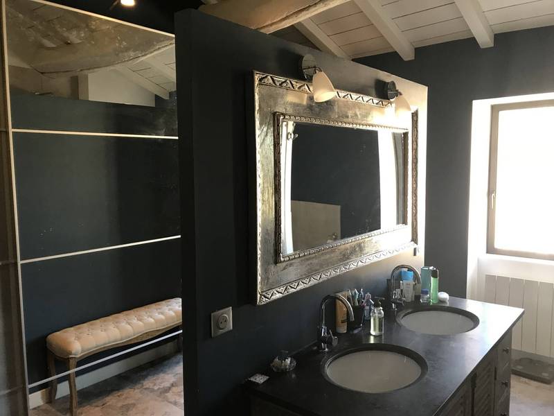 Mas entièrement restauré à la vente proche de l'Isle sur la Sorgue avec jardin et piscine