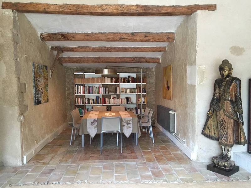 Mas ancien à vendre à Maubec avec jardin et piscine