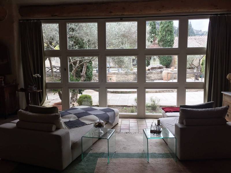 Mas ancien à vendre à Maubec avec jardin et piscine