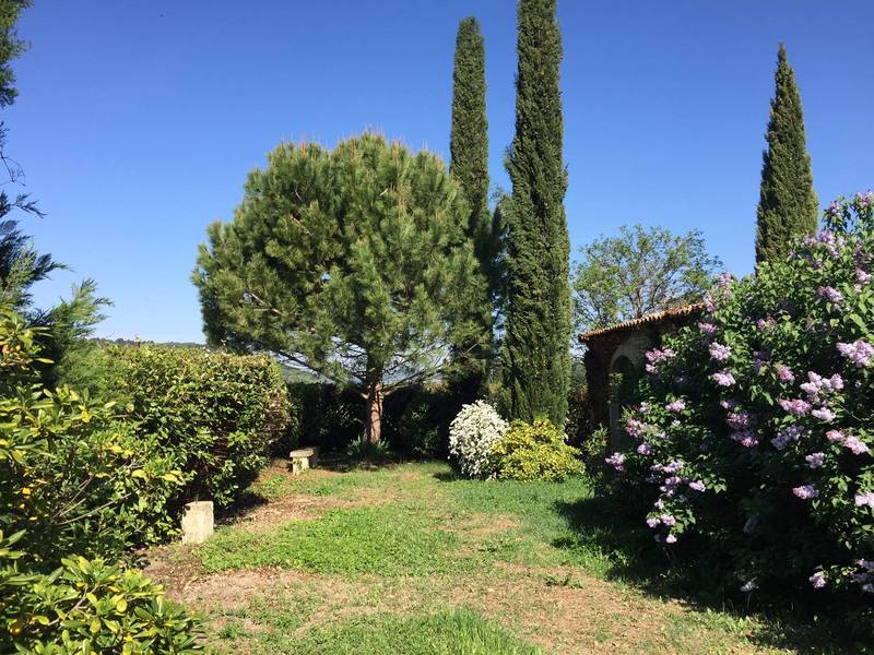 Bastide proche du village de Menerbes avec superbe vue