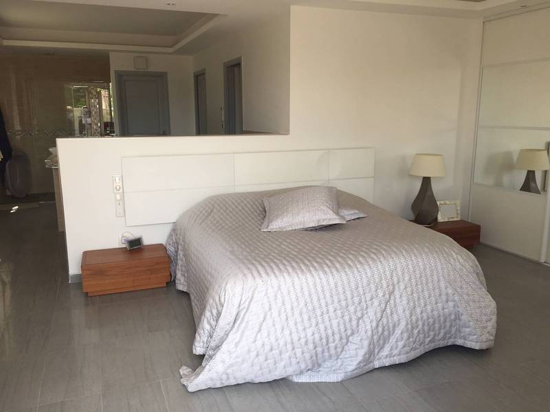 Maison contemporaine à vendre près d'Avignon avec jardin et piscine