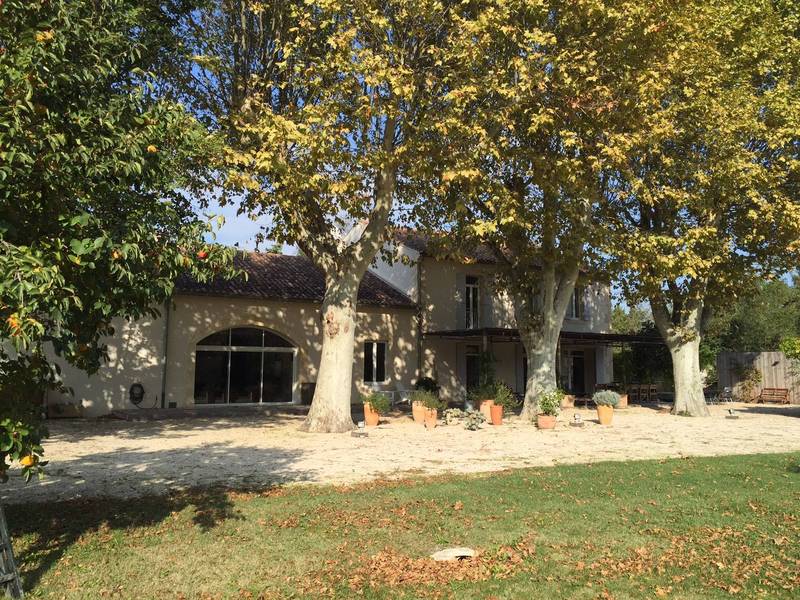 Mas à la vente près d'Avignon avec un superbe atelier d'artiste