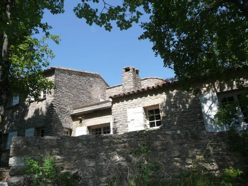 Maison en Pierre à vendre à Menerbes avec un jardin et une piscine