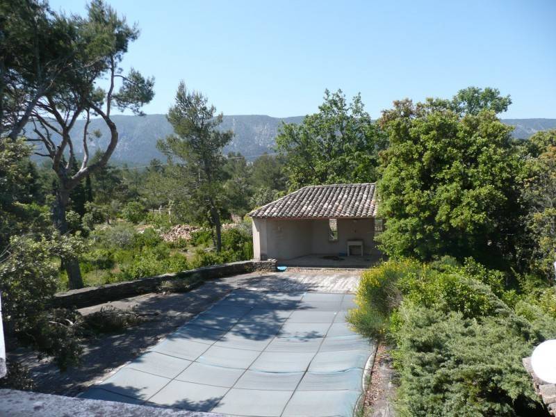 Maison en Pierre à vendre à Menerbes avec un jardin et une piscine