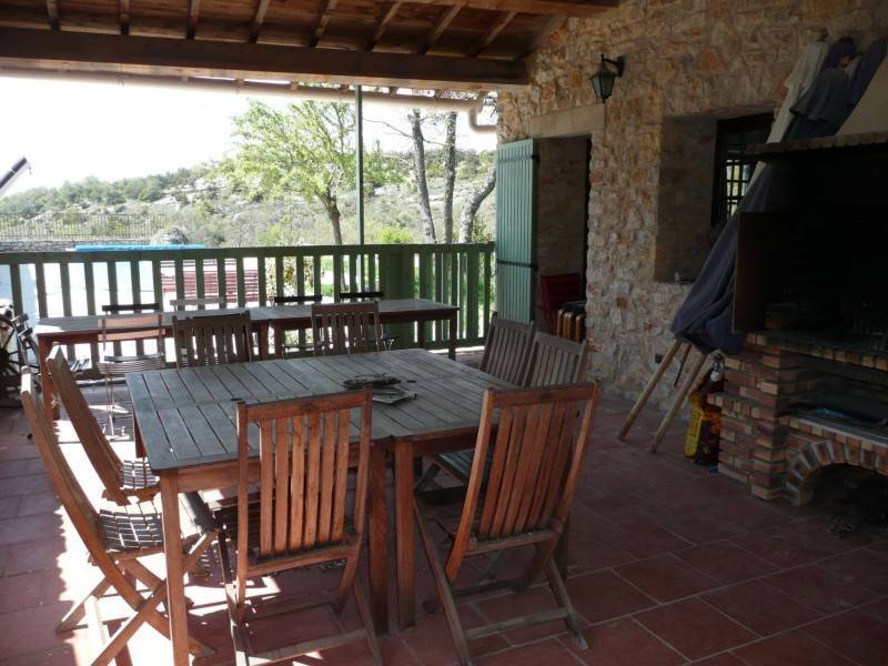 Hameau à vendre à Saignon avec 3.6 hectares de terres