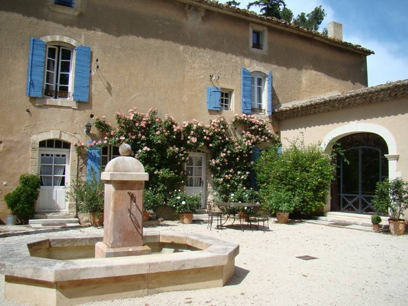 Bastide à vendre à Gordes avec sa cour intérieure