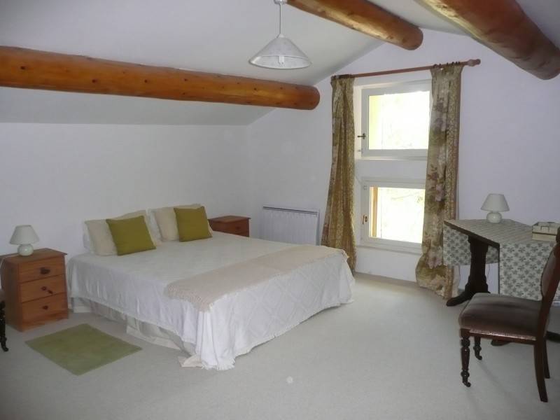 Ancienne bergerie restaurée à vendre à Venasque avec jardin et piscine