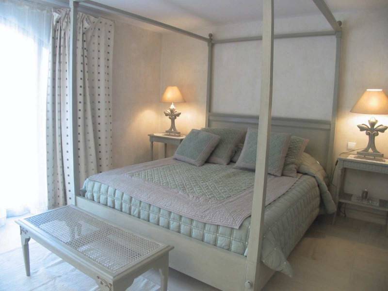 Bastide en pierre  à vendre à Menerbes avec une superbe vue sur le village