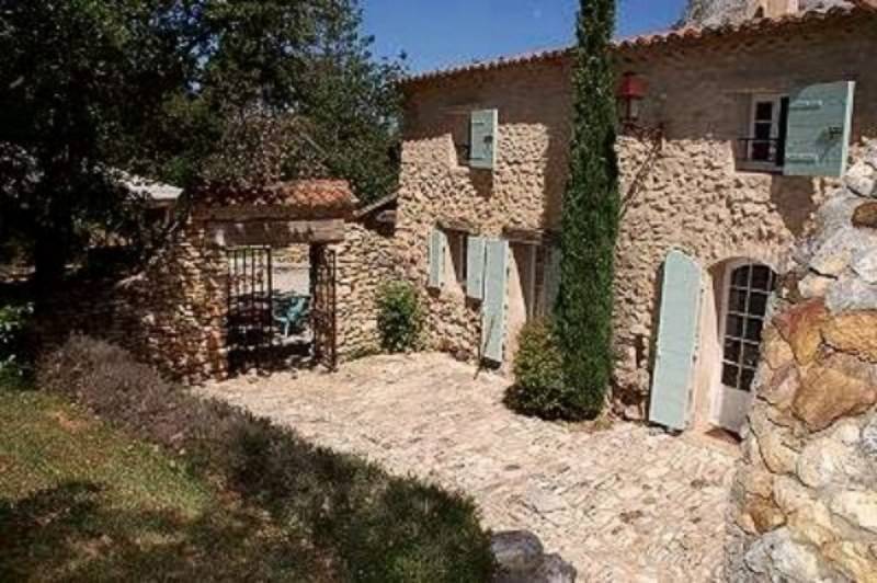 Bergerie restaurée à vendre à  Bonnieux avec une piscine intérieure