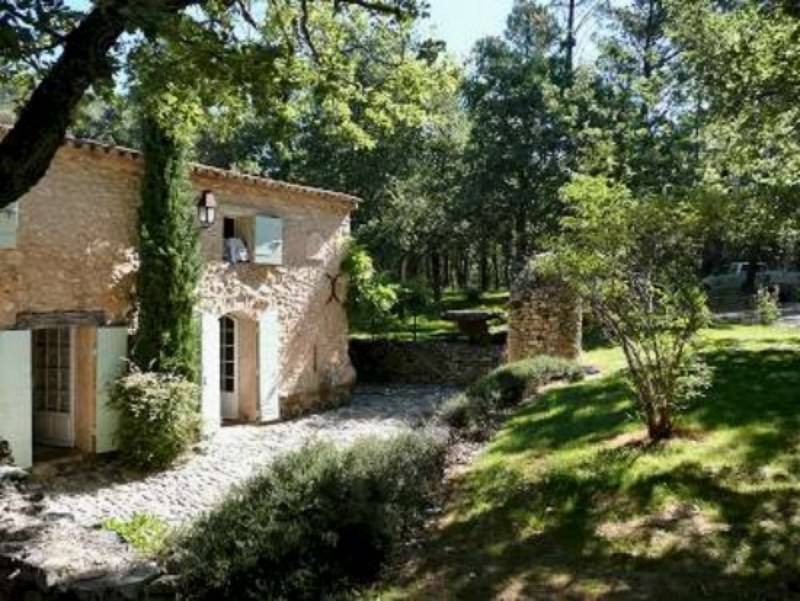 Bergerie restaurée à vendre à  Bonnieux avec une piscine intérieure