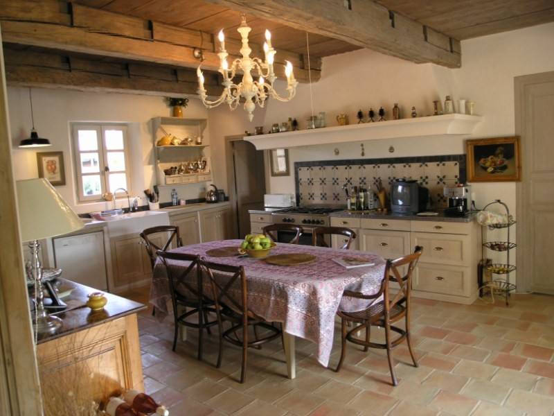 Mas de plain-pied à vendre à Roussillon avec jardin, piscine et une belle vue