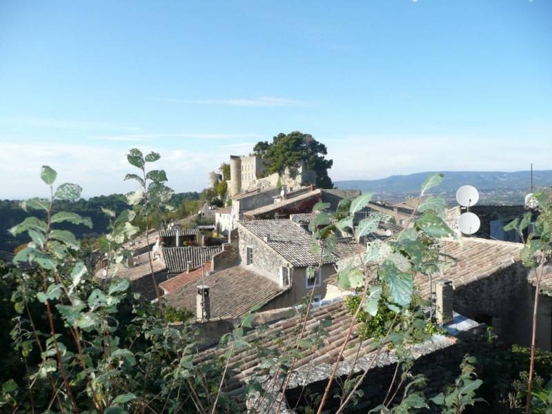 Demeure de Village  à vendre à Menerbes au centre du village et au calme avec une superbe vue