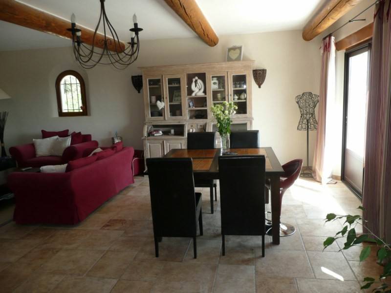 Bastidon  à vendre à Cabrières d'Avignon à proximité immédiate du village avec un jardin et une piscine