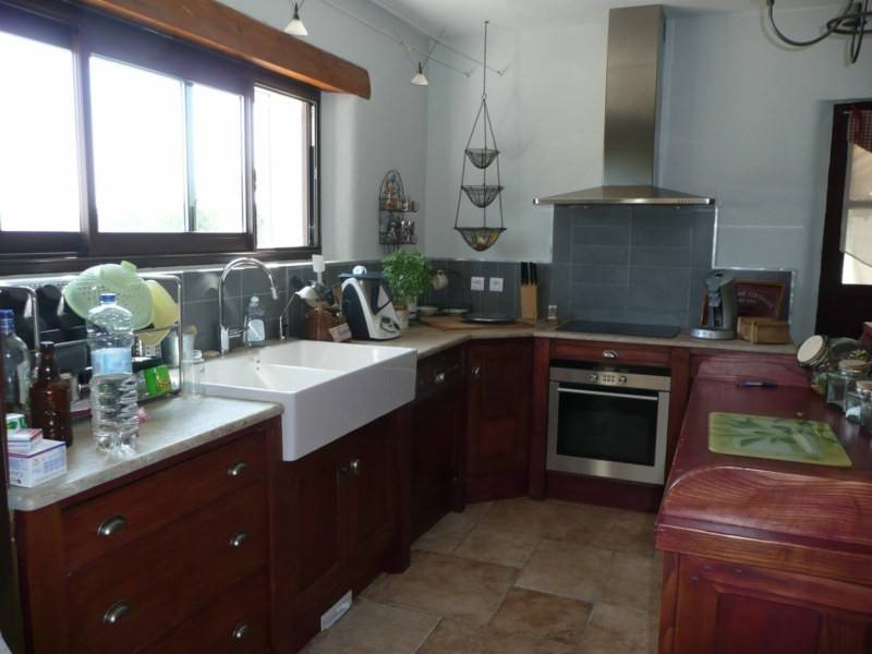 Bastidon  à vendre à Cabrières d'Avignon à proximité immédiate du village avec un jardin et une piscine