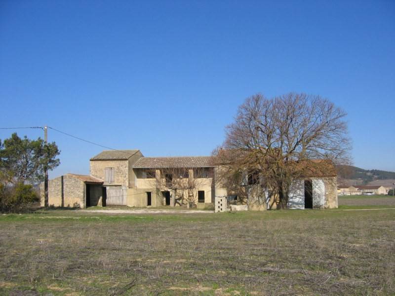 Mas à restaurer à vendre à Bonnieux avec une superbe vue sur le Château de Lacoste