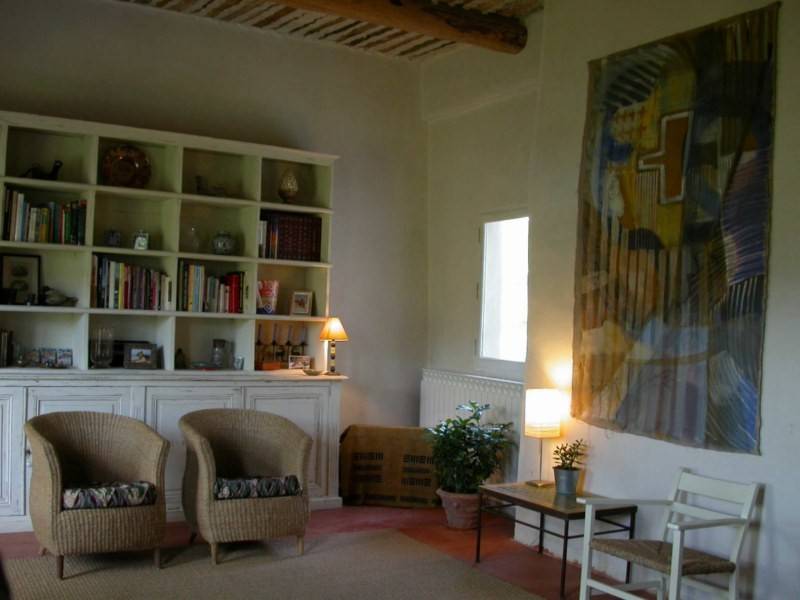 Maison de village à vendre à Menerbes au coeur du Village et au calme avec une terrasse jardin sur le toit et une vue d'exception